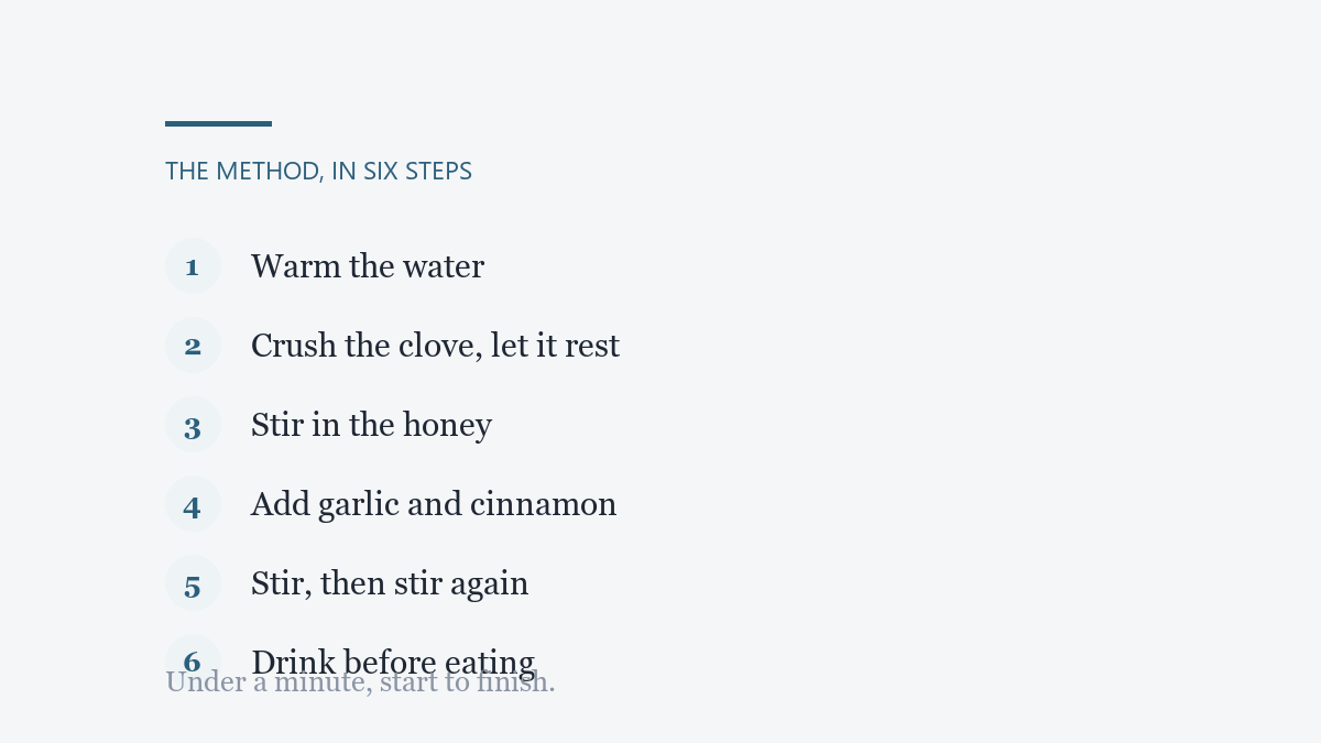 The six steps of the method: warm the water, crush the clove and let it rest, stir in the honey, add garlic and cinnamon, stir again, drink before eating
